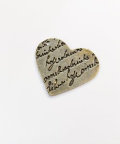 Antik bronz szív medál írással 1db